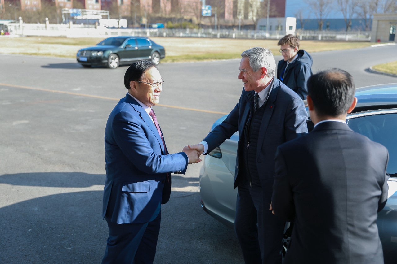 于伟仕董事长对雅克·毕奥特先生一行的到来表示热烈欢迎