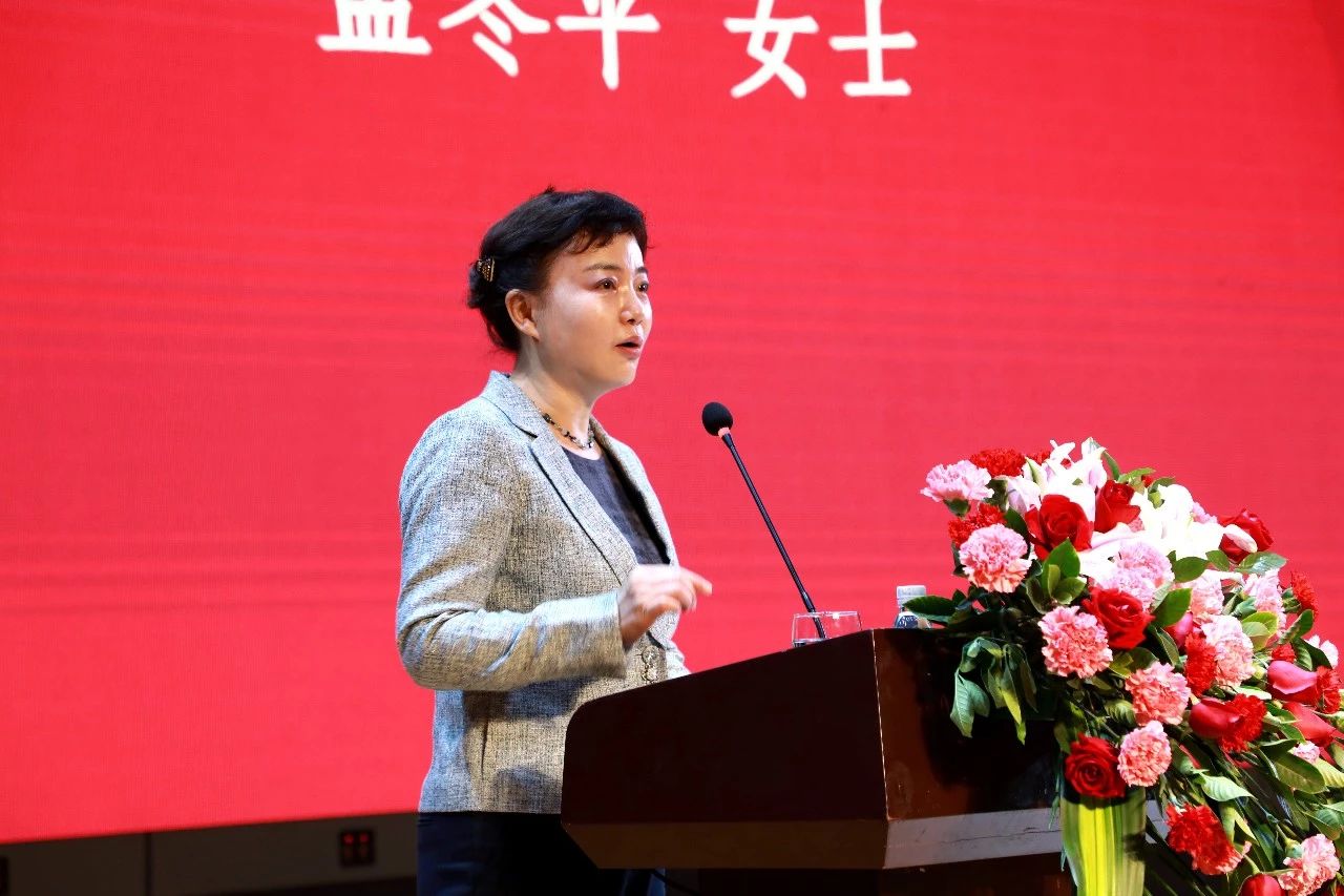 中国医药保健品进出口商会副会长孟冬平女士发言